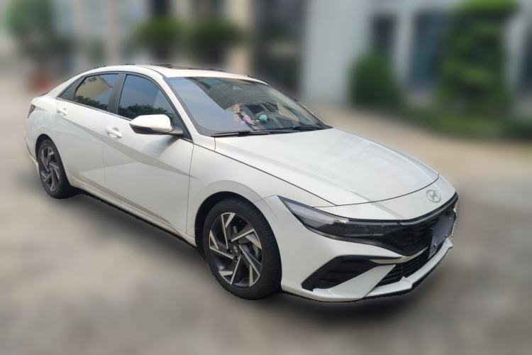 Used Hyundai Elantra 2023 1.5L CVT LUX Prestige Edition Front Right 45 Deg