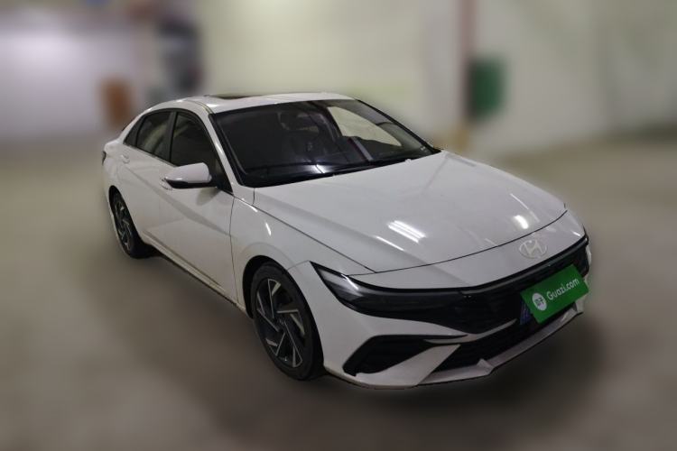 Used Hyundai Elantra 2023 1.5L CVT LUX Prestige Edition Front Right 45 Deg