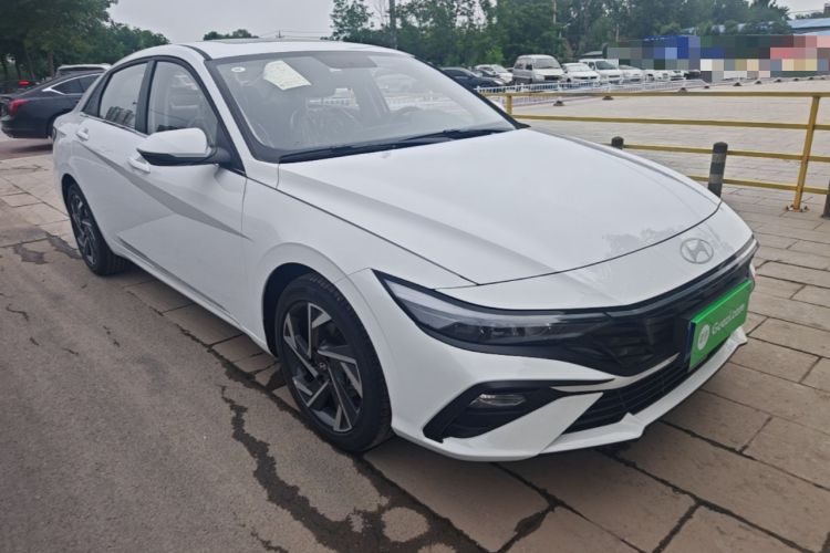 Used Hyundai Elantra 2023 1.5L CVT GLX Elite Edition Front Right 45 Deg
