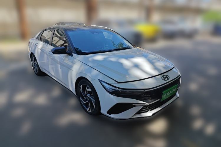 Used Hyundai Elantra 2023 1.5L CVT LUX Prestige Edition Front Right 45 Deg