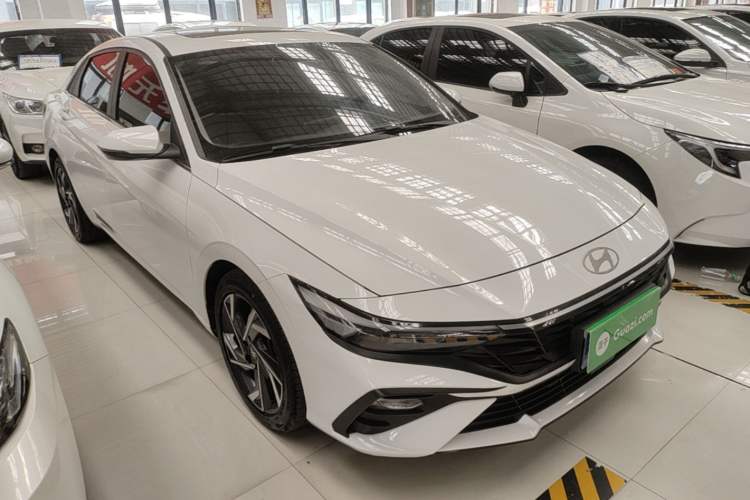 Used Hyundai Elantra 2023 1.5L CVT GLX Elite Edition Front Right 45 Deg