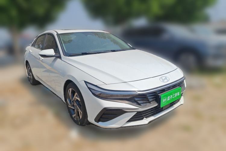 Used Hyundai Elantra 2023 1.5L CVT LUX Prestige Edition Front Right 45 Deg