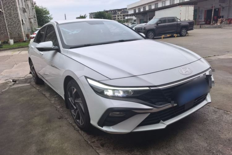Used Hyundai Elantra 2023 1.5L CVT GLX Elite Edition Front Right 45 Deg