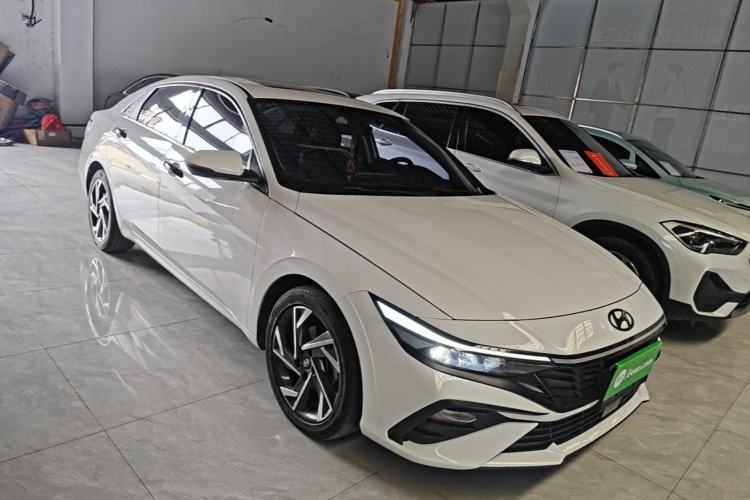 Used Hyundai Elantra 2023 1.5L CVT GLX Elite Edition Front Right 45 Deg