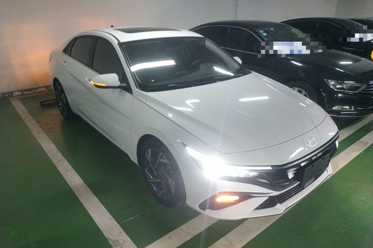 Used Hyundai Elantra 2023 1.5L CVT GLX Elite Edition Front Right 45 Deg
