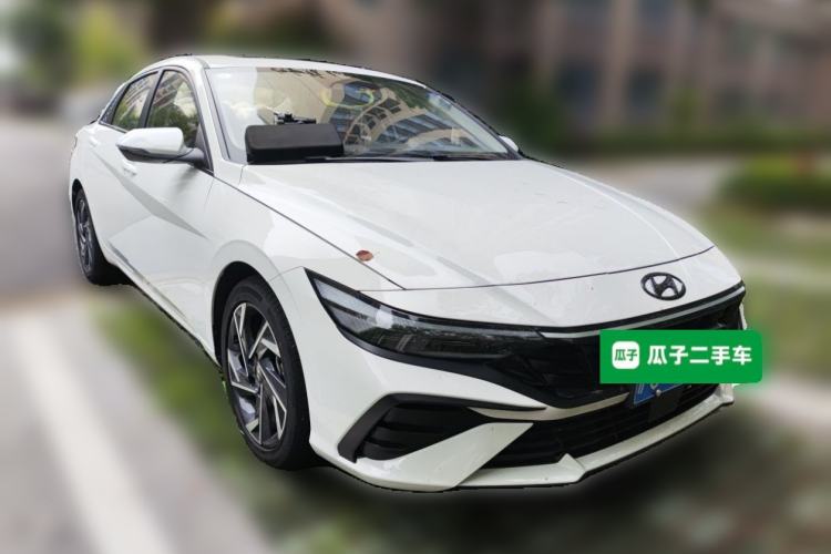 Used Hyundai Elantra 2023 1.5L CVT LUX Prestige Edition Front Right 45 Deg