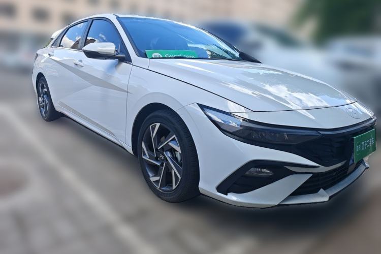 Used Hyundai Elantra 2023 1.5L CVT GLX Elite Edition Front Right 45 Deg