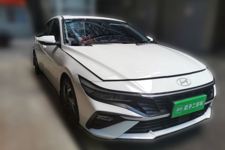 Used Hyundai Elantra 2023 1.5L CVT GLX Elite Edition Front Right 45 Deg
