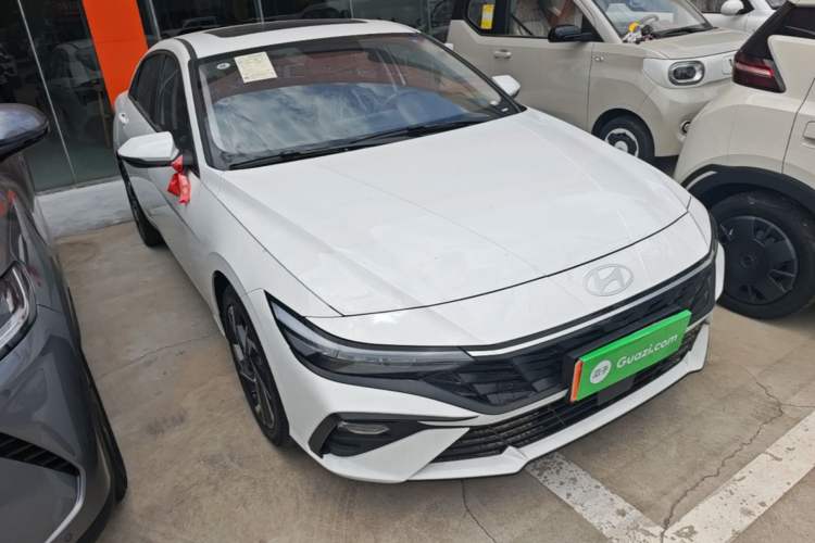 Used Hyundai Elantra 2023 1.5L CVT GLX Elite Edition Front Right 45 Deg