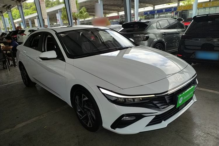 Used Hyundai Elantra 2023 1.5L CVT GLX Elite Edition Front Right 45 Deg