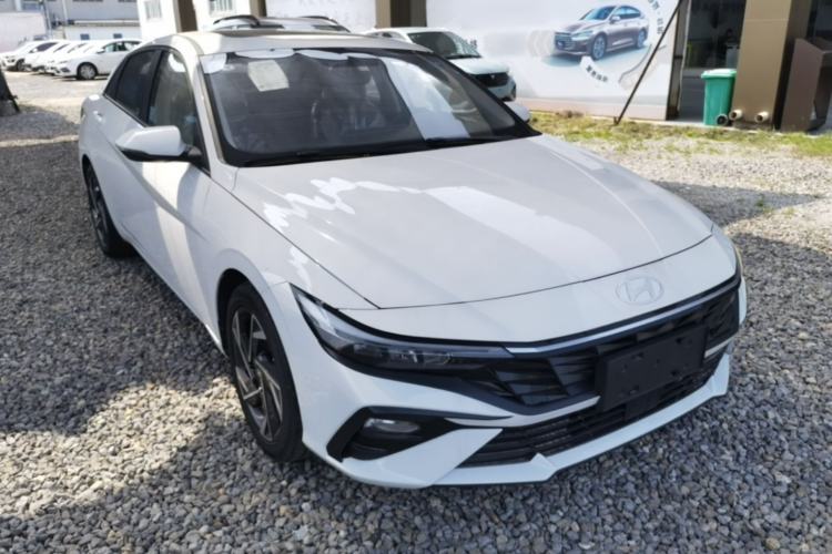 Used Hyundai Elantra 2023 1.5L CVT GLX Elite Edition Front Right 45 Deg