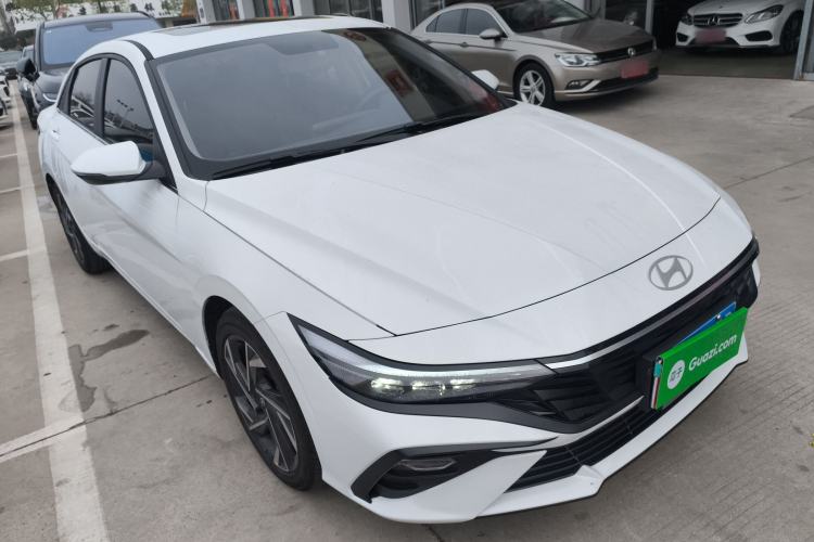Used Hyundai Elantra 2023 1.5L CVT GLX Elite Edition Front Right 45 Deg