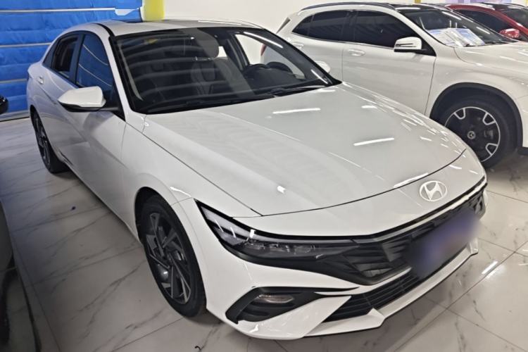 Used Hyundai Elantra 2023 1.5L CVT GLX Elite Edition Front Right 45 Deg