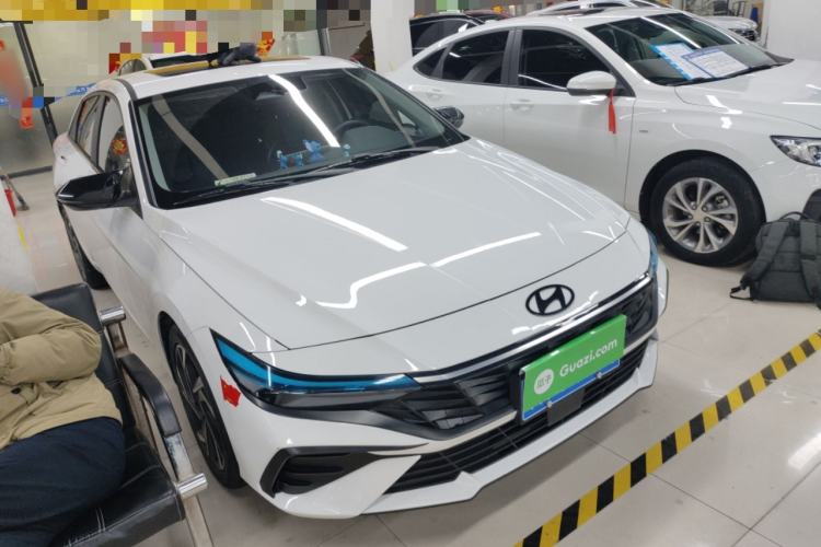 Used Hyundai Elantra 2023 1.5L CVT LUX Prestige Edition Front Right 45 Deg