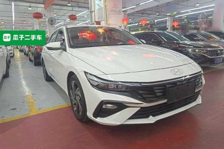 Used Hyundai Elantra 2023 1.5L CVT GLX Elite Edition Front Right 45 Deg