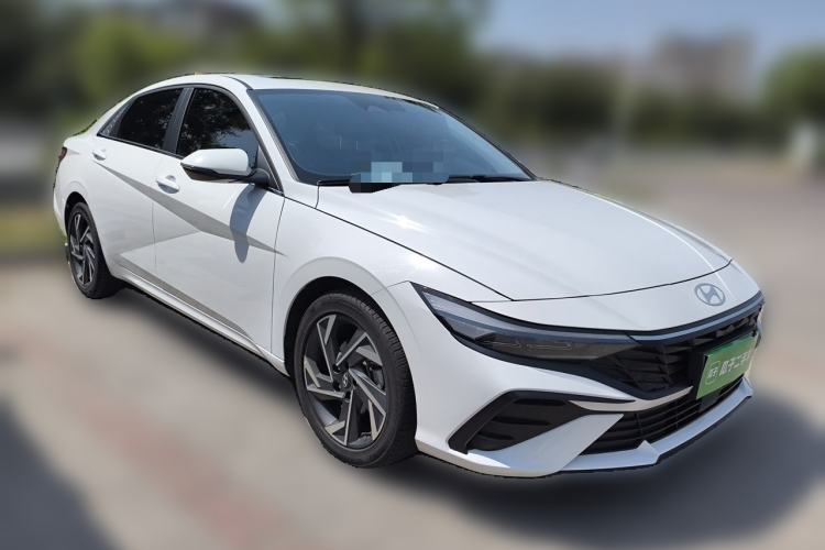 Used Hyundai Elantra 2023 1.5L CVT LUX Prestige Edition Front Right 45 Deg