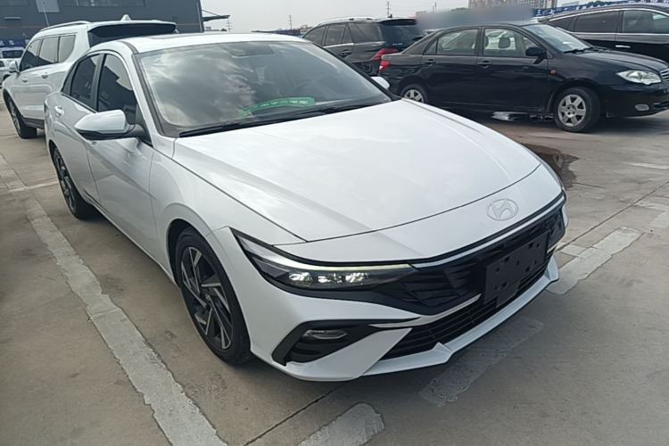Used Hyundai Elantra 2023 1.5L CVT GLX Elite Edition Front Right 45 Deg