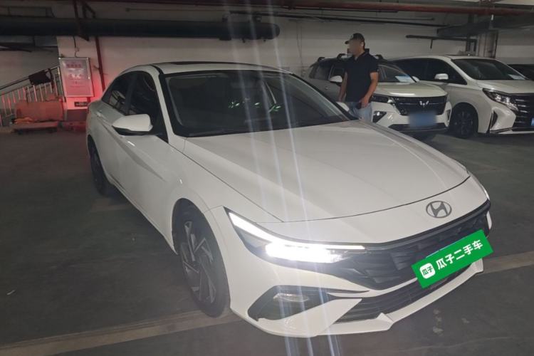 Used Hyundai Elantra 2023 1.5L CVT GLX Elite Edition Front Right 45 Deg