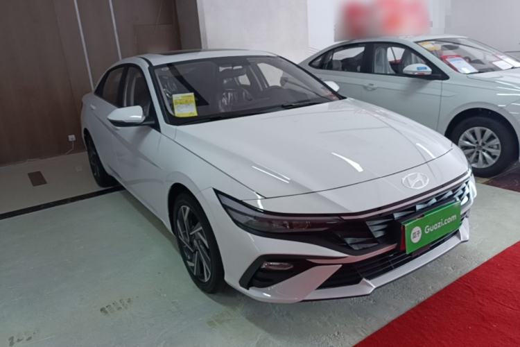 Used Hyundai Elantra 2023 1.5L CVT GLX Elite Edition Front Right 45 Deg