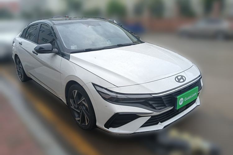 Used Hyundai Elantra 2023 1.5L CVT LUX Prestige Edition Front Right 45 Deg