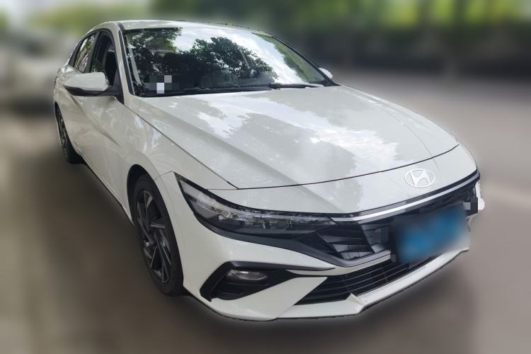 Used Hyundai Elantra 2023 1.5L CVT GLX Elite Edition Front Right 45 Deg