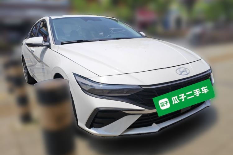 Used Hyundai Elantra 2023 1.5L CVT LUX Prestige Edition Front Right 45 Deg