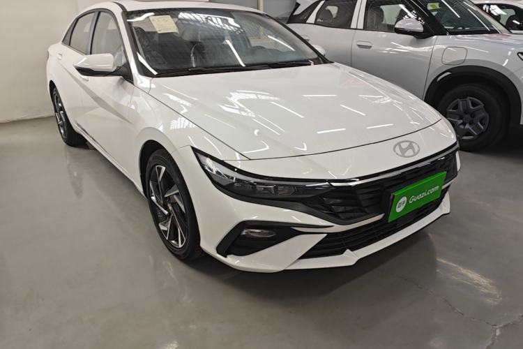 Used Hyundai Elantra 2023 1.5L CVT GLX Elite Edition Front Right 45 Deg