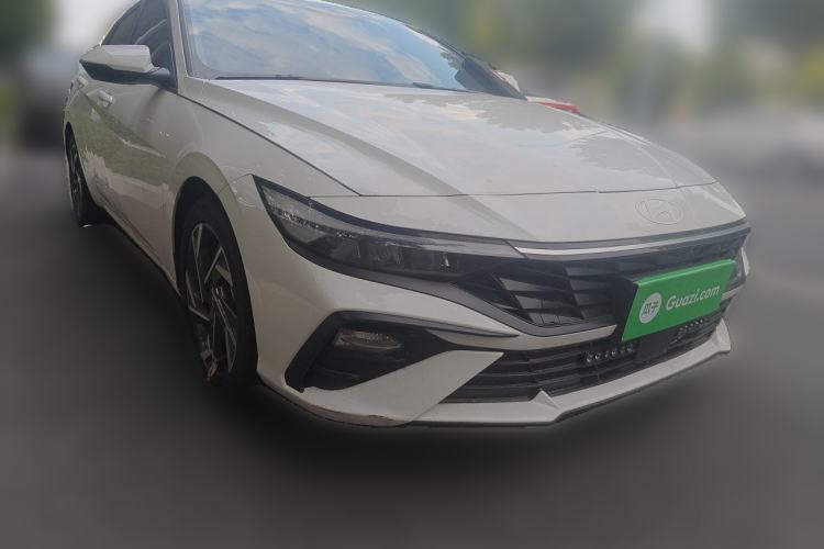 Used Hyundai Elantra 2023 1.5L CVT GLX Elite Edition Front Right 45 Deg