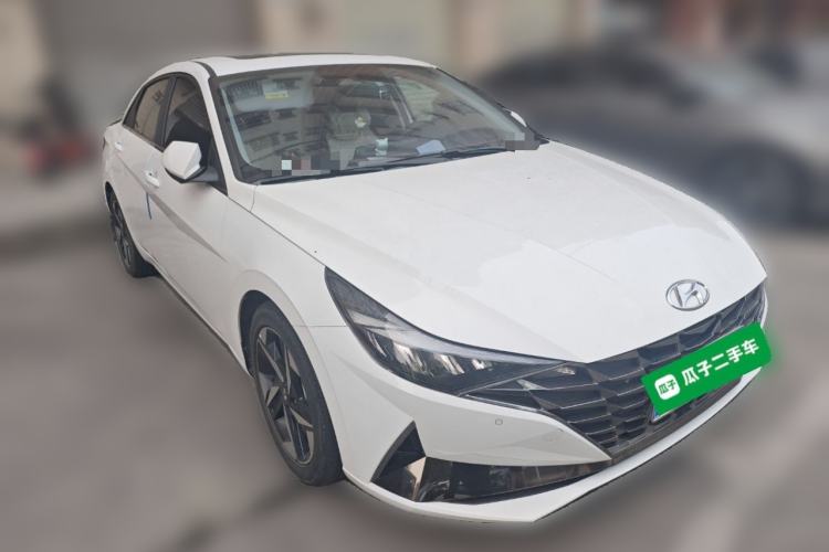 Used Hyundai Elantra 2023 1.5L CVT LUX Prestige Edition Front Right 45 Deg