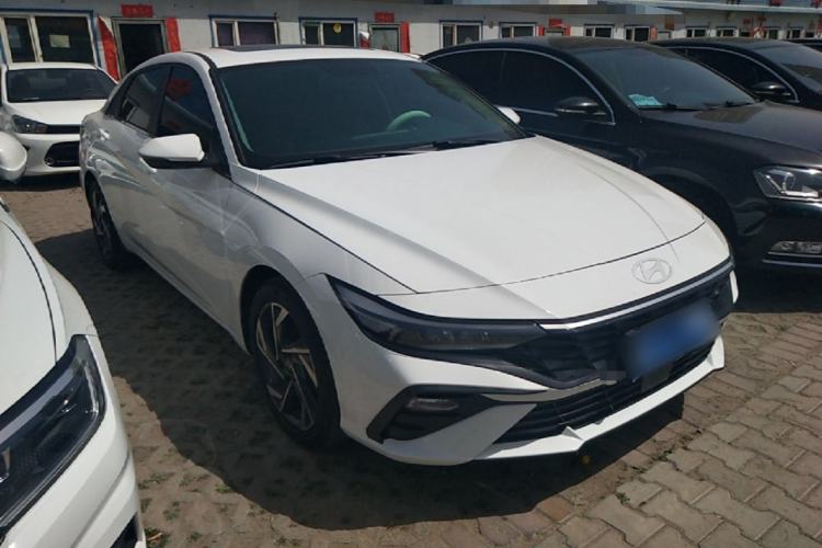 Used Hyundai Elantra 2023 1.5L CVT GLX Elite Edition Front Right 45 Deg