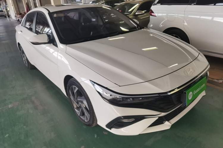 Used Hyundai Elantra 2023 1.5L CVT GLX Elite Edition Front Right 45 Deg