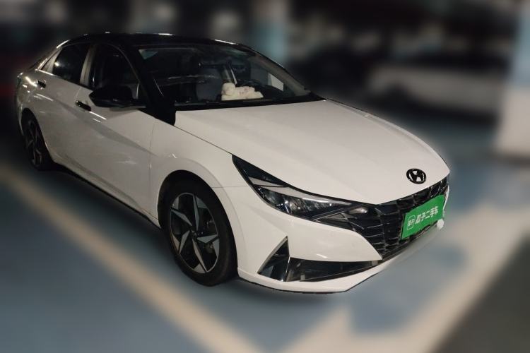 Used Hyundai Elantra 2023 1.5L CVT GLX Elite Edition Front Right 45 Deg