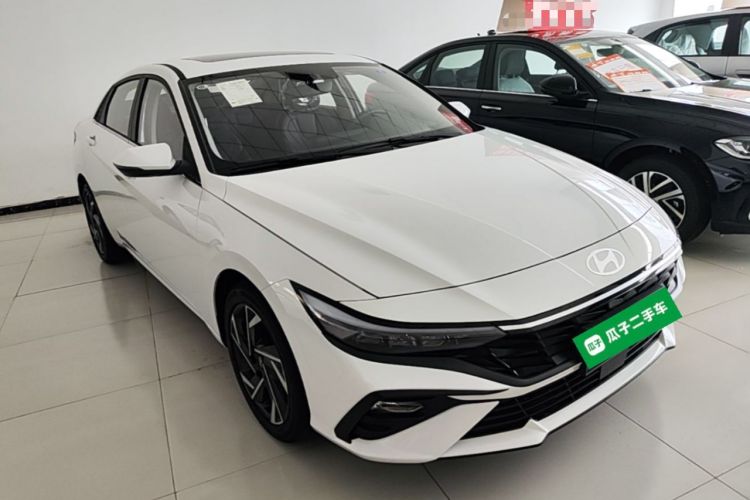 Used Hyundai Elantra 2023 1.5L CVT GLX Elite Edition Front Right 45 Deg