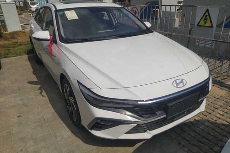 Used Hyundai Elantra 2023 1.5L CVT GLX Elite Edition Front Right 45 Deg