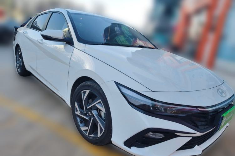 Used Hyundai Elantra 2023 1.5L CVT GLX Elite Edition Front Right 45 Deg