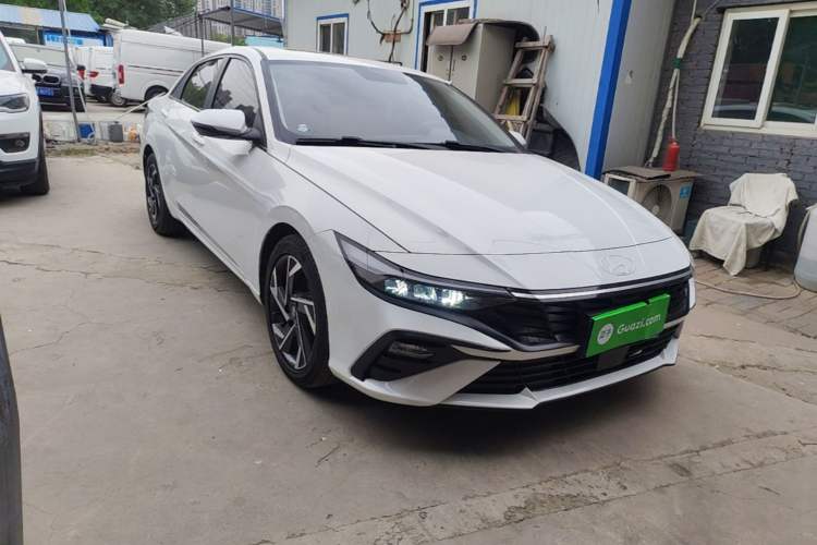 Used Hyundai Elantra 2023 1.5L CVT GLX Elite Edition Front Right 45 Deg