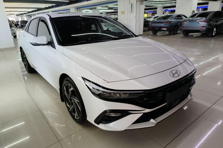 Used Hyundai Elantra 2023 1.5L CVT GLX Elite Edition Front Right 45 Deg