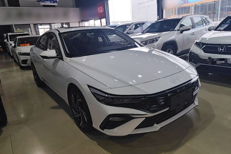 Used Hyundai Elantra 2023 1.5L CVT GLX Elite Edition Front Right 45 Deg