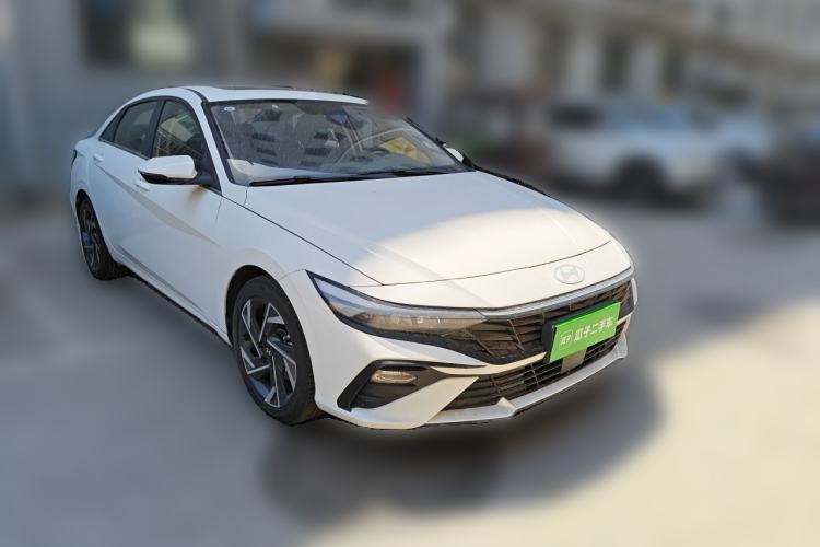 Used Hyundai Elantra 2023 1.5L CVT GLX Elite Edition Front Right 45 Deg