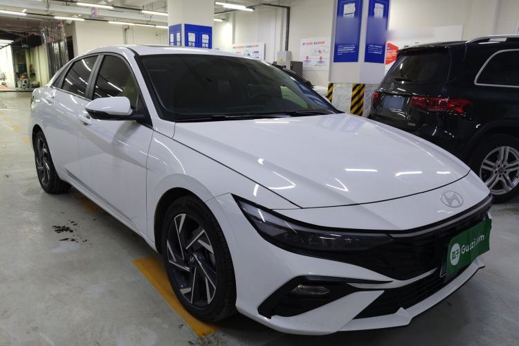 Used Hyundai Elantra 2023 1.5L CVT GLX Elite Edition Front Right 45 Deg