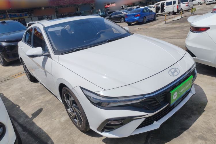 Used Hyundai Elantra 2023 1.5L CVT GLX Elite Edition Front Right 45 Deg