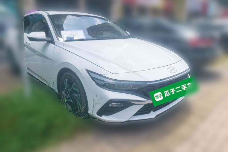 Used Hyundai Elantra 2023 1.5L CVT GLX Elite Edition Front Right 45 Deg