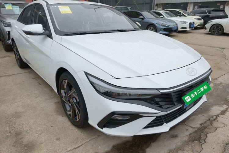 Used Hyundai Elantra 2023 1.5L CVT GLX Elite Edition Front Right 45 Deg