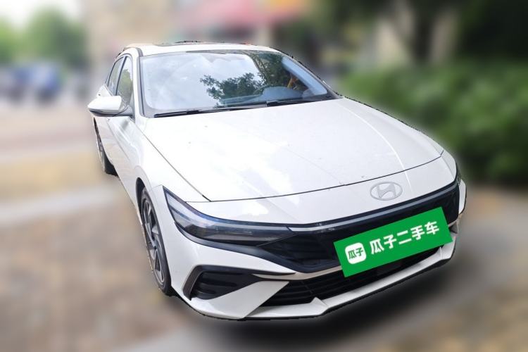 Used Hyundai Elantra 2023 1.5L CVT LUX Prestige Edition Front Right 45 Deg