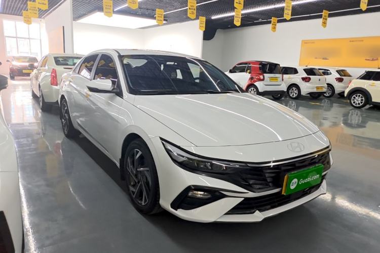 Used Hyundai Elantra 2023 1.5L CVT GLX Elite Edition Front Right 45 Deg