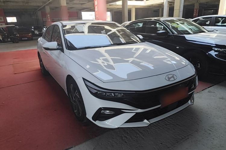 Used Hyundai Elantra 2023 1.5L CVT GLX Elite Edition Front Right 45 Deg