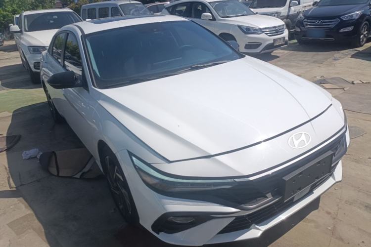 Used Hyundai Elantra 2023 1.5L CVT GLX Elite Edition Front Right 45 Deg