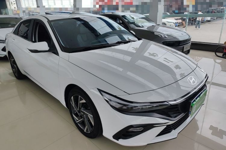 Used Hyundai Elantra 2023 1.5L CVT GLX Elite Edition Front Right 45 Deg