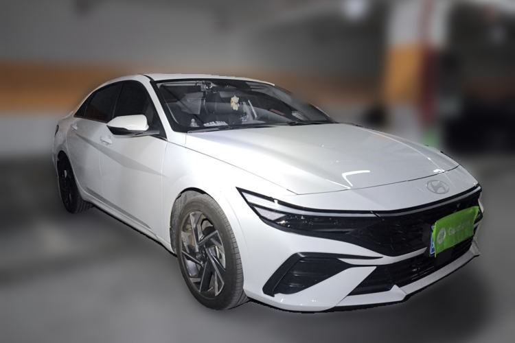 Used Hyundai Elantra 2023 1.5L CVT LUX Prestige Edition Front Right 45 Deg