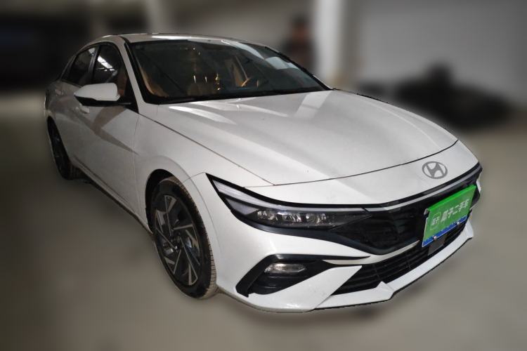 Used Hyundai Elantra 2023 1.5L CVT GLX Elite Edition Front Right 45 Deg